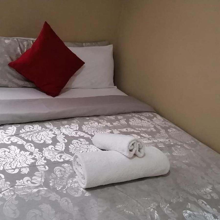 Royal Lodge Уитбанк Екстериор снимка